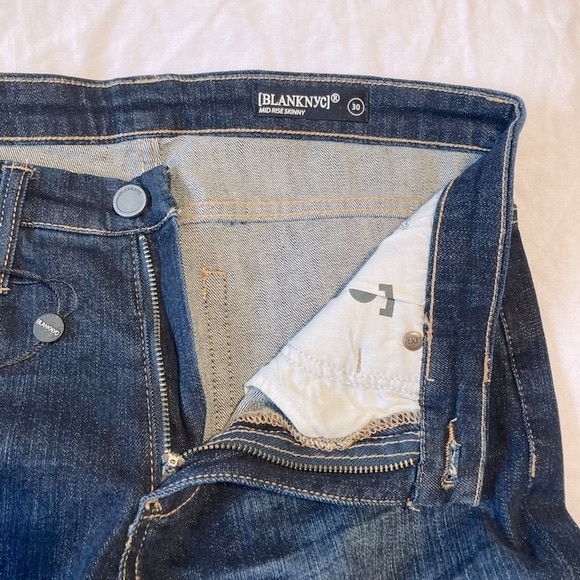 BlankNYC Mid Rise Skinny Distressed Dark Wash Jean - Picture 6 of 8